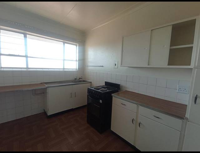 1 BEDROOM PROPERTY TO RENT IN FLORIDA LAKE